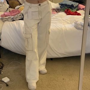 Brandy Melville White Tatum Cargo jeans